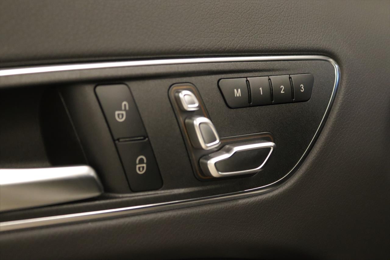 Как открыть бензобак мерседес gla